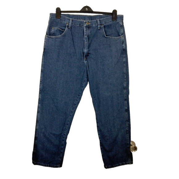 Wrangler Rugged Wear Jeans Mens 40 X 30 Denim Blue Mid Wash High Rise Straight - Picture 1 of 6